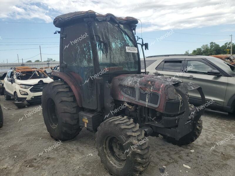 MAHINDRA AND MAHINDRA TRACTOR 2015 red   CF0HC102900000000 photo #1