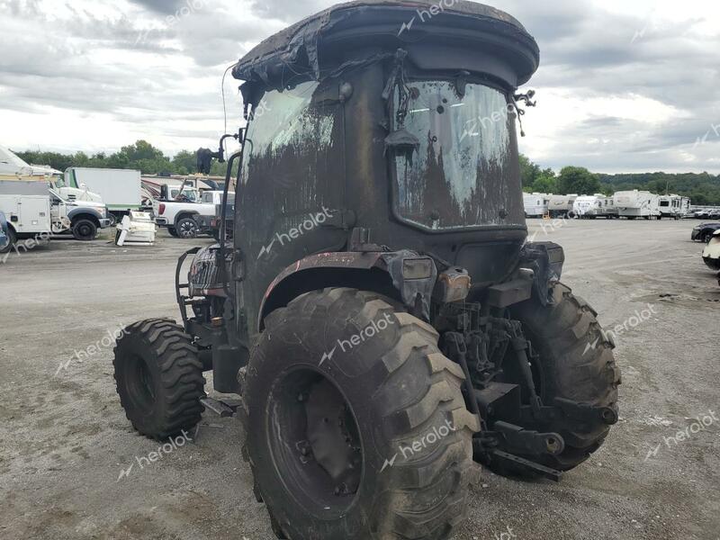 MAHINDRA AND MAHINDRA TRACTOR 2015 red   CF0HC102900000000 photo #4