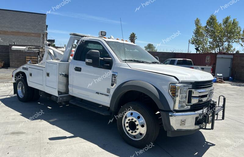 FORD F550 SUPER 2019 white  diesel 1FDUF5GT1KEE38038 photo #1