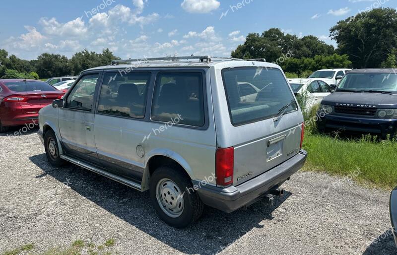 PLYMOUTH VOYAGER LE 1990 silver sports v gas 2P4FH5534LR684043 photo #4