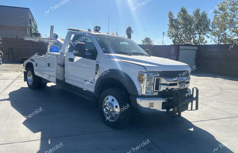 FORD F550 SUPER 2019 white  diesel 1FDUF5GT6KEE38035 photo #1