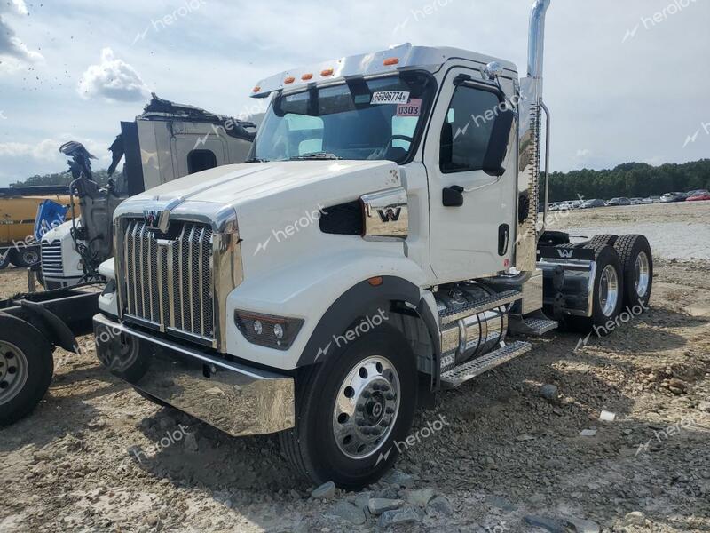 WESTERN STAR/AUTO CAR 47X CHASSI 2025 white  diesel 5KJJBPDV4SLVU3692 photo #3