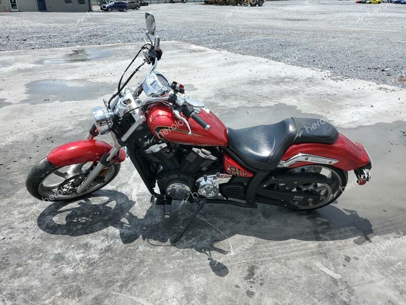 YAMAHA XVS1300 CU 2015 red road/str gas JYAVP33E6FA011481 photo #4