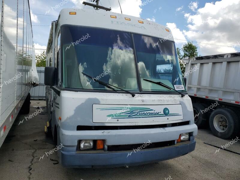 WINNEBAGO WINNEBAGO 1997 two tone  gas 1GBLP37J1T3313784 photo #1