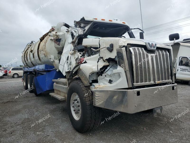 WESTERN STAR/AUTO CAR 47X CHASSI 2024 white  diesel 5KKHBPFE0RLVE7638 photo #1