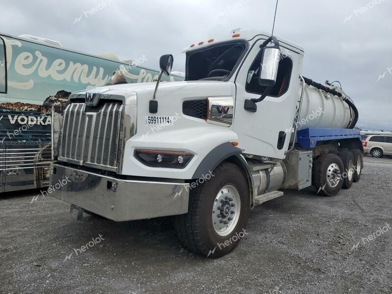 WESTERN STAR/AUTO CAR 47X CHASSI 2024 white  diesel 5KKHBPFE0RLVE7638 photo #3