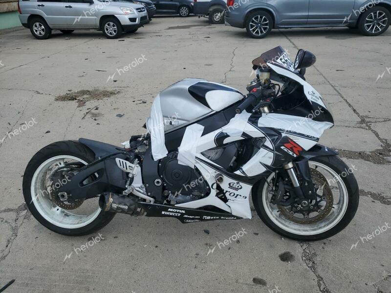 SUZUKI GSX-R600 K 2006 white  gas JS1GN7DA762111907 photo #1