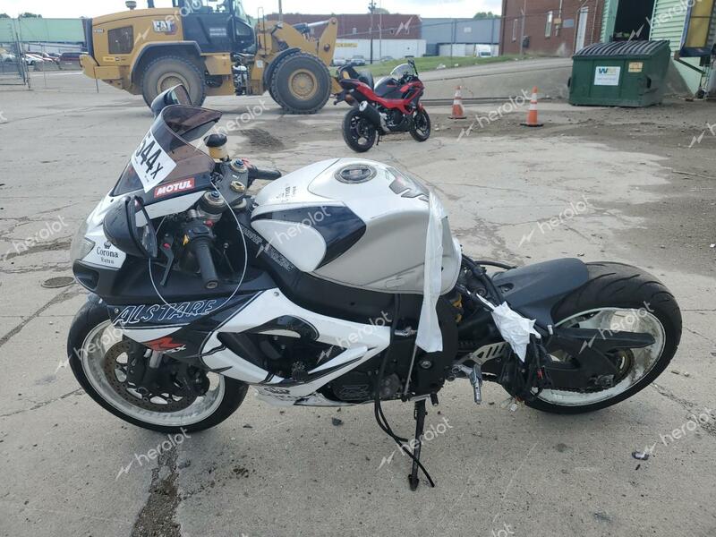 SUZUKI GSX-R600 K 2006 white  gas JS1GN7DA762111907 photo #4