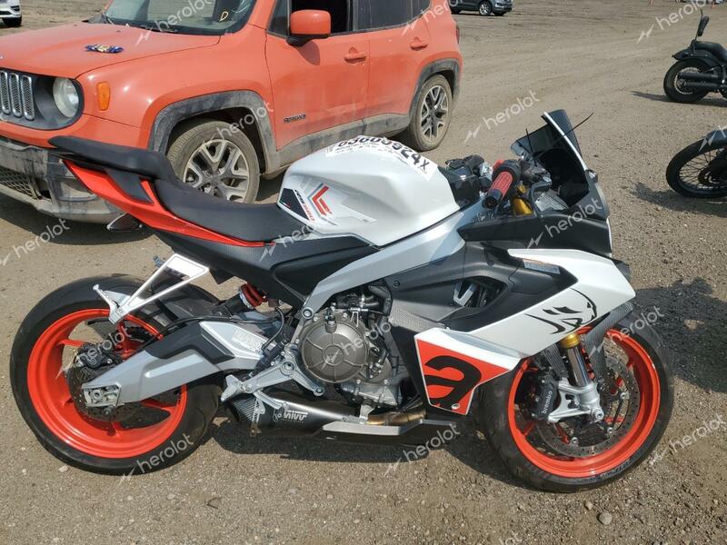 APRILIA RS 660 EXT 2024 white  gas ZD4KSUR02RS000018 photo #1