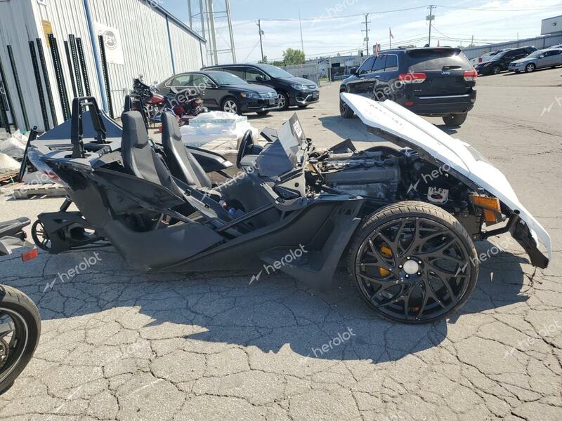 POLARIS SLINGSHOT 2021 white  gas 57XAAPHD1M8147282 photo #1