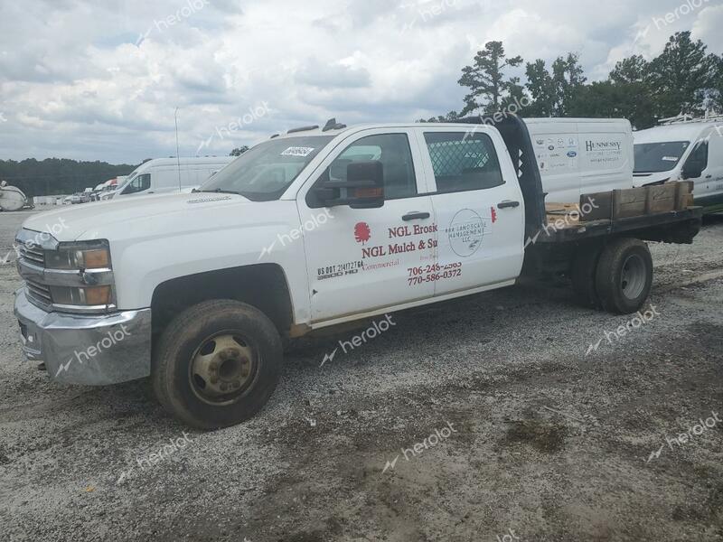 CHEVROLET SILVERADO 2016 white crew cha diesel 1GB4CYC86GF283508 photo #1