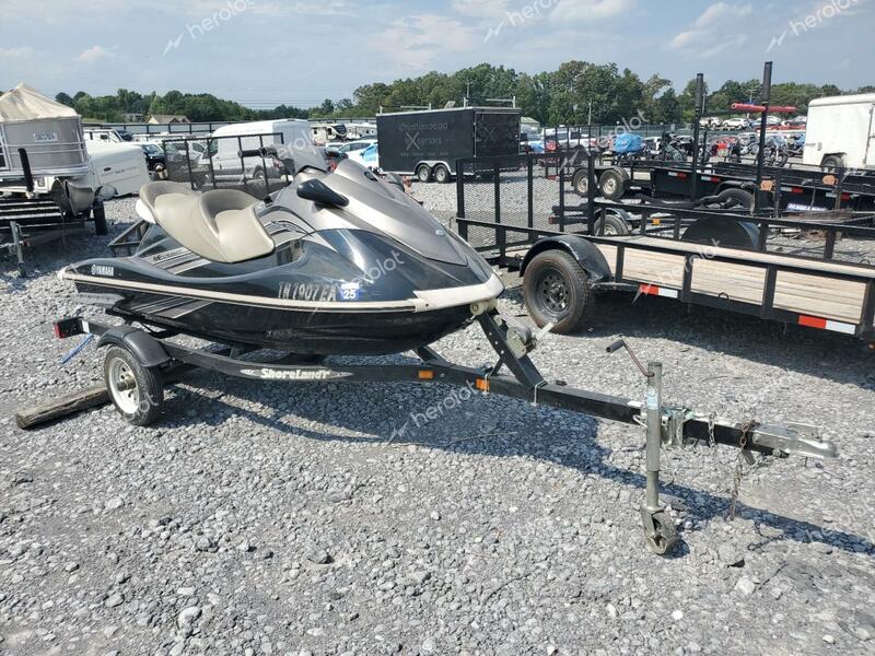 YAMAHA WAVERUNNE 2010 black   YAMA3742C010 photo #1