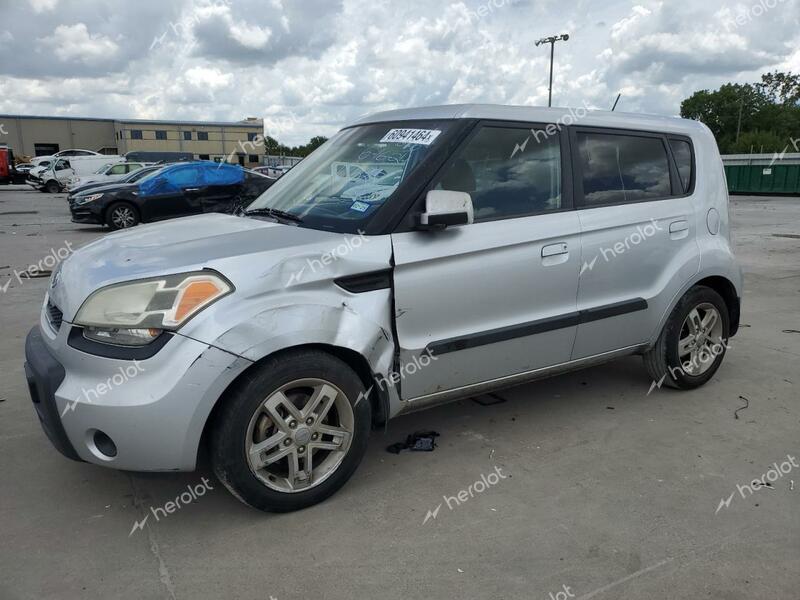 KIA SOUL + 2010 white  gas KNDJT2A25A7103382 photo #1