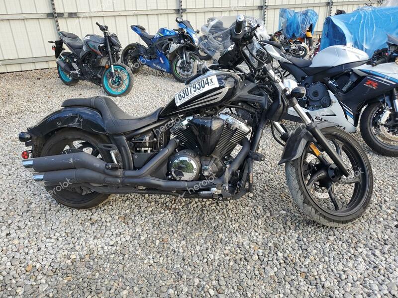 YAMAHA XVS1300 CU 2011 black  gas JYAVP33E3BA003848 photo #1