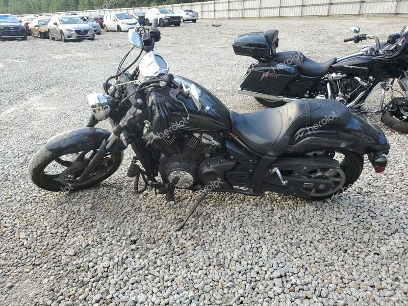 YAMAHA XVS1300 CU 2011 black  gas JYAVP33E3BA003848 photo #4