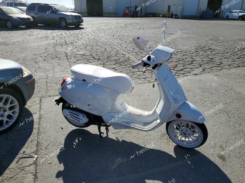 VESPA PRIMAVERA/ 2023 white  gas ZAPM818G4P5803195 photo #1