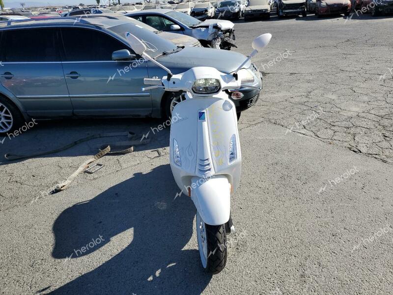 VESPA PRIMAVERA/ 2023 white  gas ZAPM818G4P5803195 photo #3