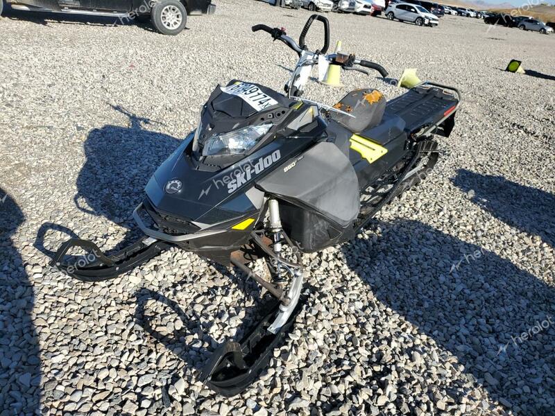 SKI DOO SNOWBMOBIL 2017 black   2BPSCFHD0HV000941 photo #3