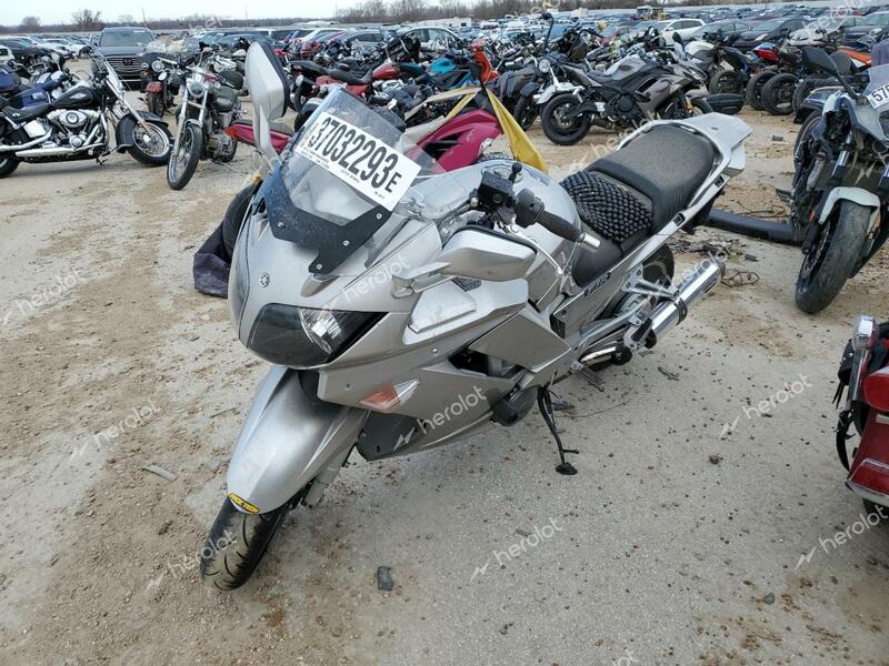 YAMAHA FJR1300 A 2010 silver  gas JYARP15EXAA007476 photo #3