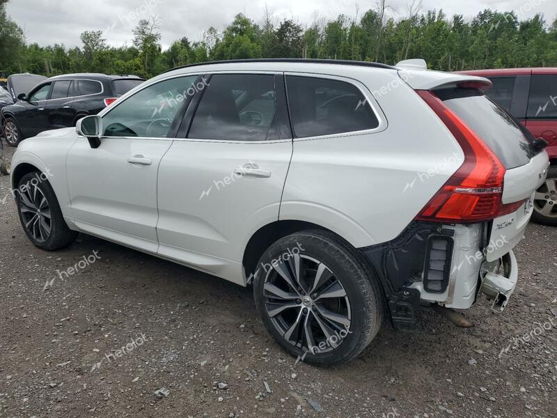 VOLVO XC60 B5 MO 2022 white  gas YV4L12RK5N1046707 photo #3