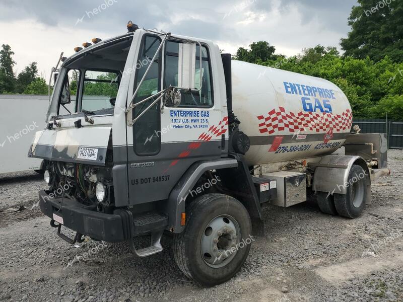 STERLING TRUCK SC 8000 2000 white tilt cab diesel 49H6WFAA6YHB62541 photo #3