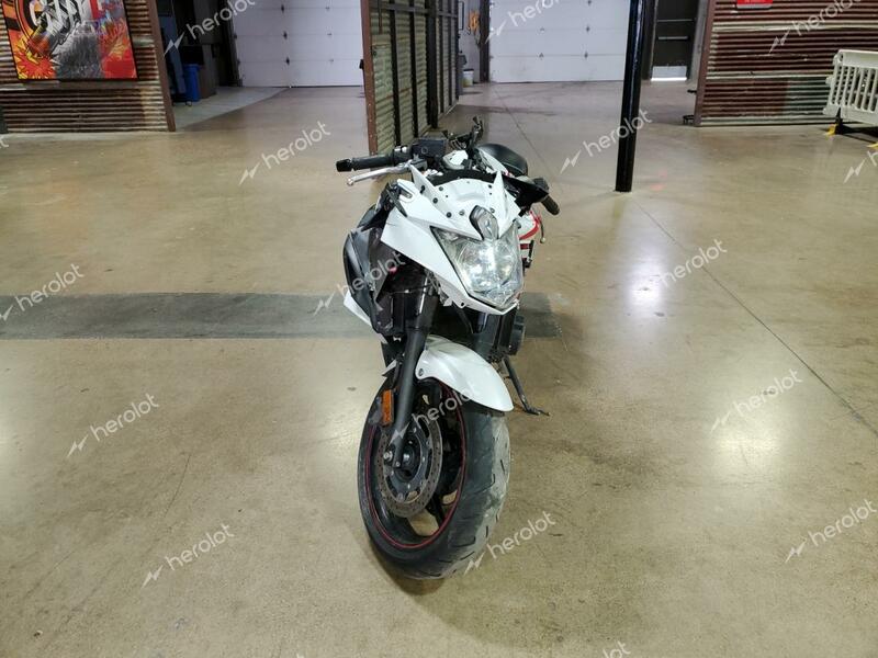 YAMAHA FZ6 R 2013 white  gas JYARJ18E4DA010536 photo #3