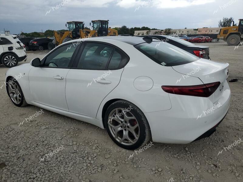 ALFA ROMEO GIULIA SUP 2022 white  gas ZARFAMBN7N7656403 photo #3