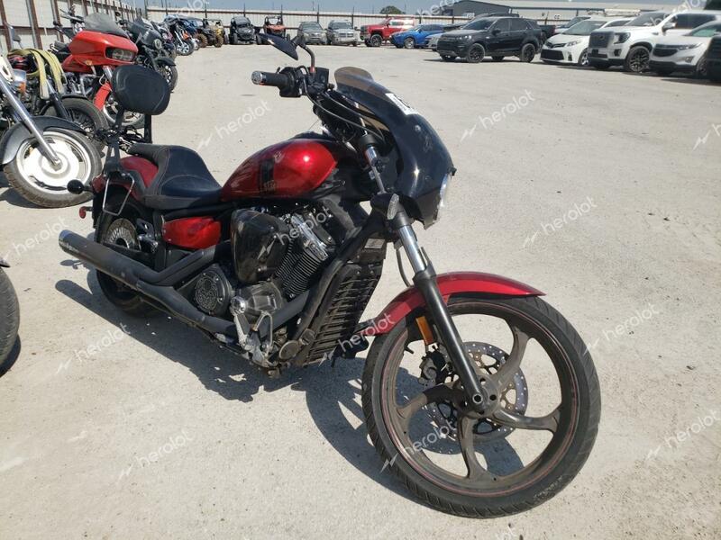 YAMAHA XVS1300 CU 2013 red  gas JYAVP33E7DA007467 photo #1