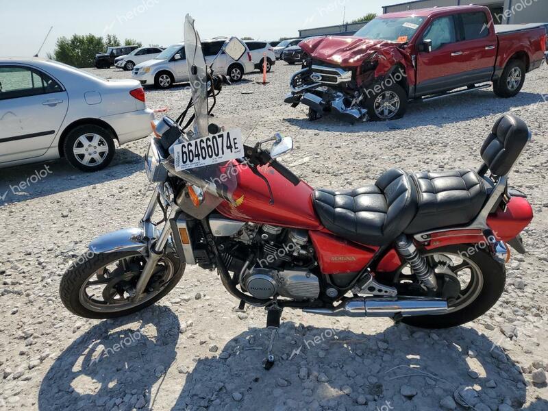 HONDA VF700 C 1986 red  gas JH2RC2108GM204158 photo #4