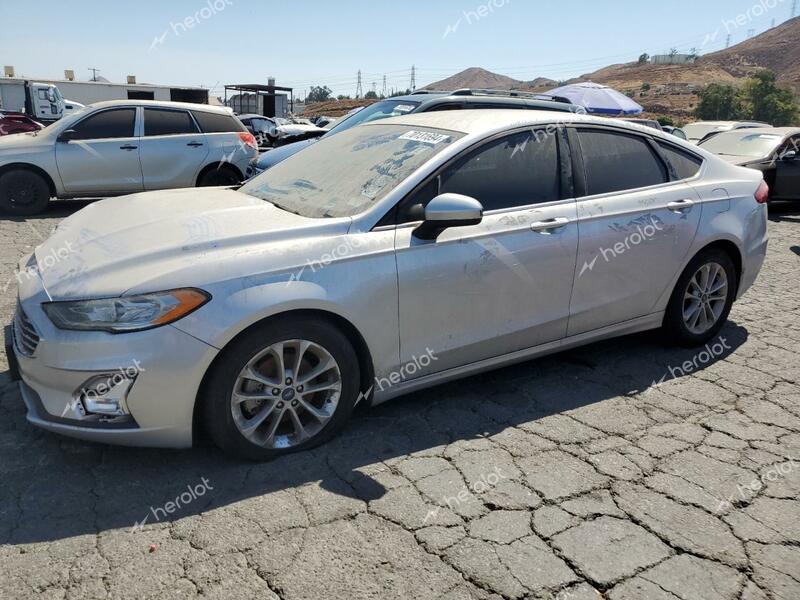 FORD FUSION SE 2019 white  gas 3FA6P0H75KR243299 photo #1