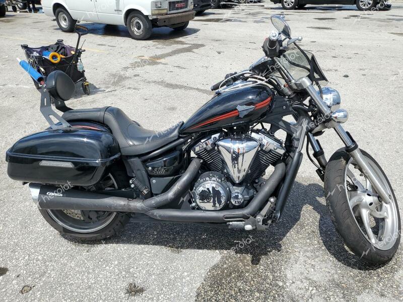 YAMAHA XVS1300 CU 2012 black  gas JYAVP33E8CA006939 photo #1