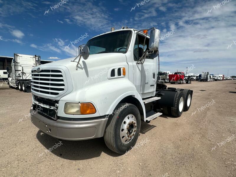 STERLING TRUCK AT 9500 2001 gray tractor diesel 2FWJA3CG81AH32509 photo #3