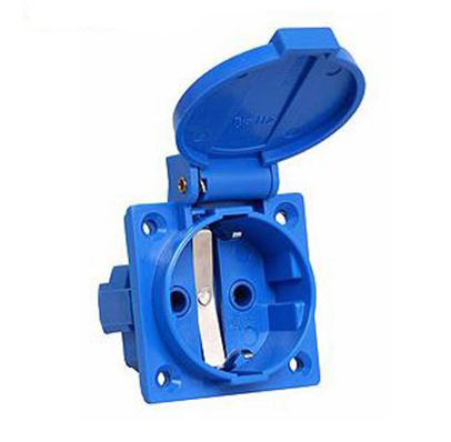 Купить IEK Розетка панельная РП10-3 скрытая с защитной крышкой 2Р+РЕ 16А 250В IP44 PSR61-016-3