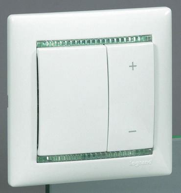Купить Legrand Valena Бел Светорегулятор нажимной 40-600W для л/н и обмоточных т-ров 770074