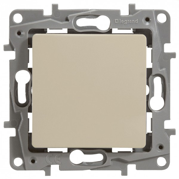 Купить Legrand Etika Слоновая кость Переключатель 1-клавишный IP44,  автоматические клеммы, 10AX, 250 В 672300