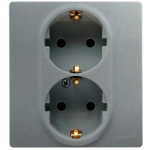 Купить Legrand Etika Алюминий Розетка 2-ая с/з со шторками, автоматические клеммы 672433