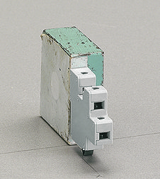 Купить Legrand DPX3 Контакт сигнальный 421011