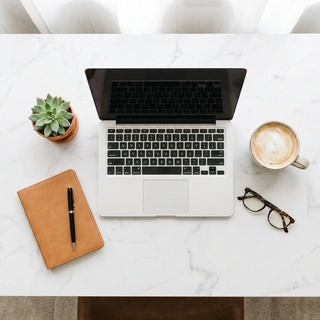 Kreator flat lay fotografija