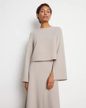 Блуза с разрезами на рукавах