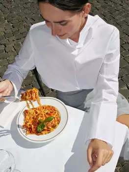 Блуза с высоким воротником