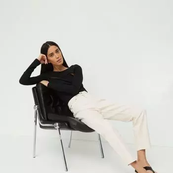 Джинсы зауженные книзу