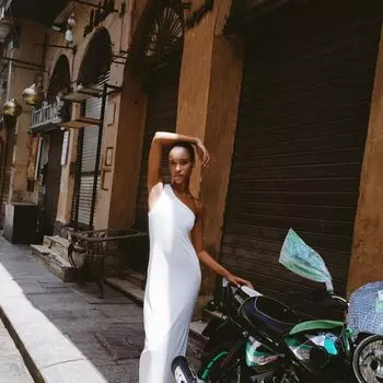 Платье на одно плечо