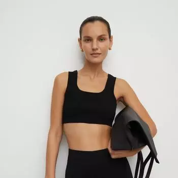 Кроп-топ вязаный