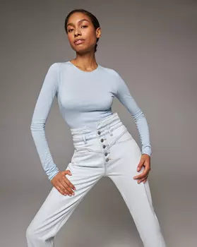 Джинсы с фигурным поясом