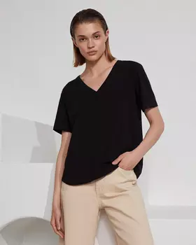 Футболка с V-образным вырезом