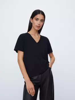 Футболка с V-образным вырезом