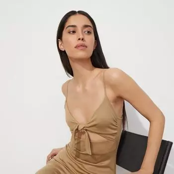 Платье из трикотажа с вырезом