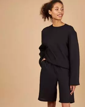 Костюм: топ и удлиненные шорты изо льна S