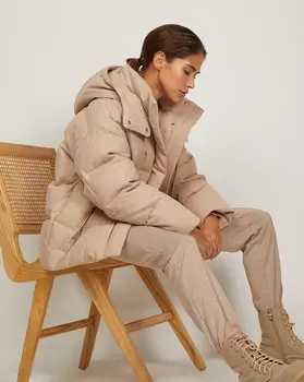 Куртка стеганая из шерсти с капюшоном