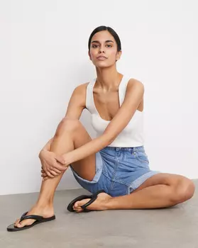 Майка с глубоким вырезом